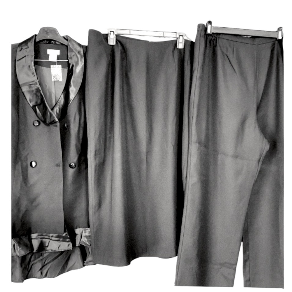 BRAND NEW! 3 piece Suit!